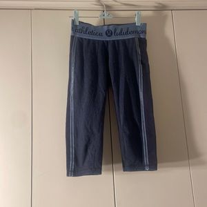 Lululemon Heathered Naval‎ Blue Inner Essence Crop Leggings